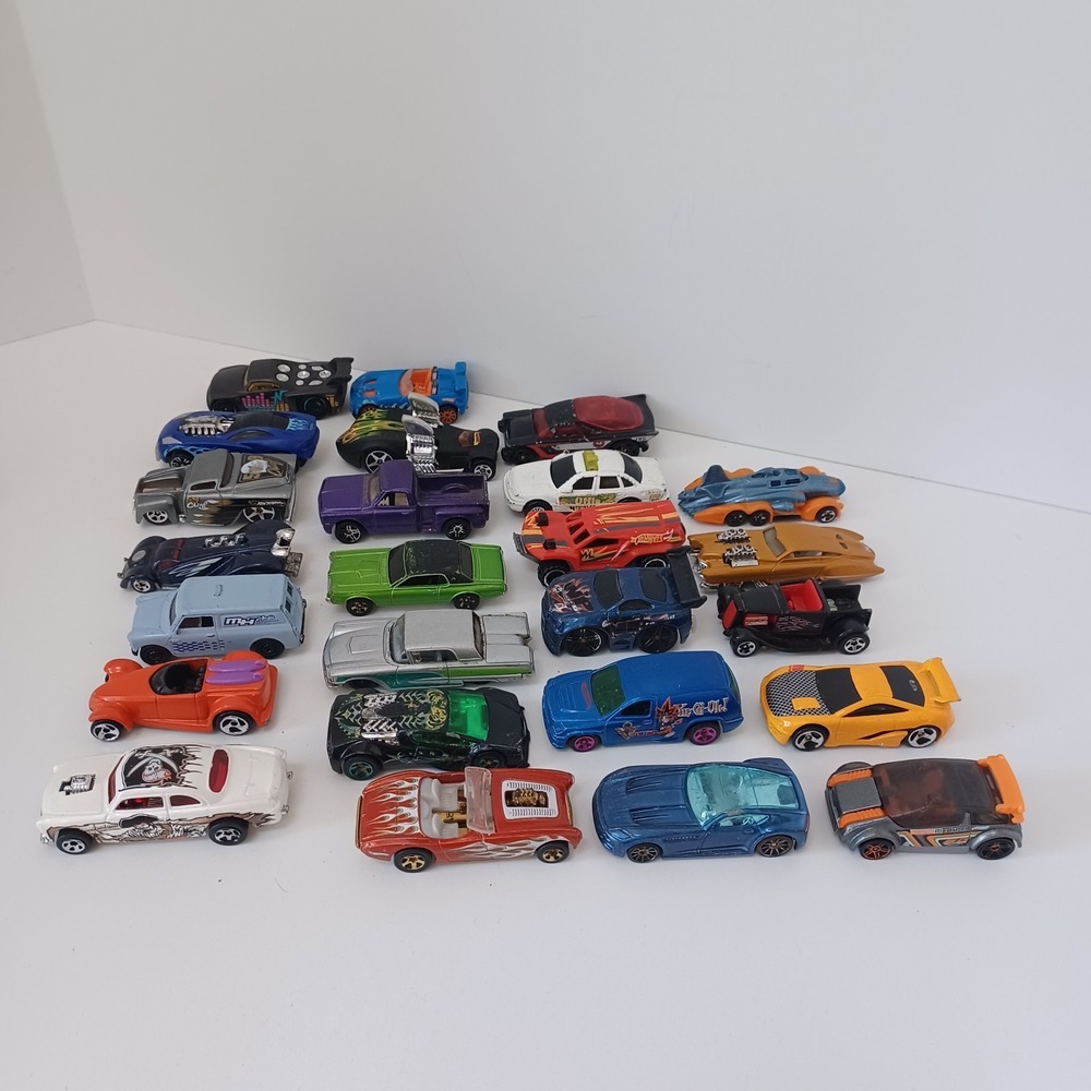 LOT of 25‎ Hot Wheels Diecast Cars Trucks Vehicles Early 2000's Mattel 2 lbs